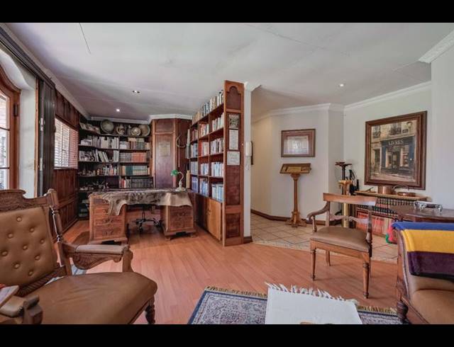 5 BEDROOM HOUSE FOR SALE IN ROOIHUISKRAAL